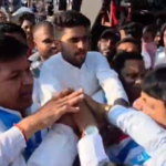 मुजफ्फरनगर में मंत्री कपिल देव और सपा नेता राकेश शर्मा भिड़े! माइक छीनने की कोशिश, वाल्मीकि चौक के नामकरण पर बवाल