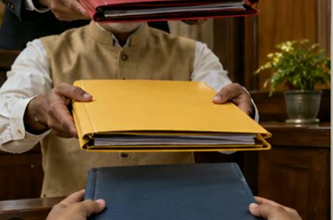 मुजफ्फरनगर में 10 सरकारी कर्मचारियों पर गिरी गाज! कंट्रोल रूम ड्यूटी से रहे गायब, ADM ने 3 दिन में मांगा जवाब