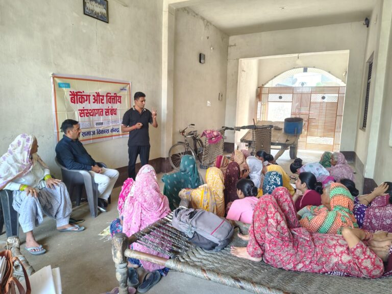 मेरठ के मीवा गांव में SHG महिलाओं को बैंकिंग का प्रशिक्षण, बचत-ऋण और डिजिटल बैंकिंग की दी जानकारी