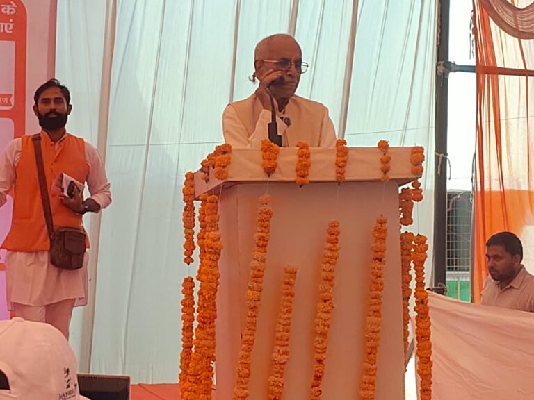 अयोध्या में अशोक सिंघल फाउंडेशन का सेवा शिविर संपन्न, चंपत राय बोले- एक परिवार उठाता है फाउंडेशन का पूरा खर्च
