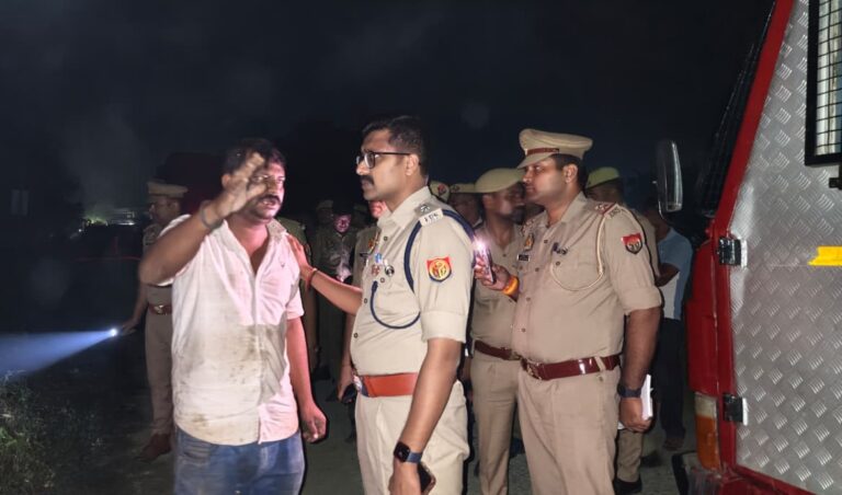 देवरिया में झोपड़ी में आग लगने से एक ही परिवार के 3 लोगों की मौत, तीन साल की बच्ची भी शामिल