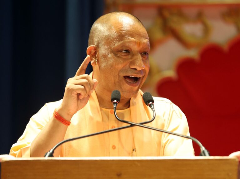 योगी सरकार में यूपी की बदली तस्वीर! डेढ़ एक्सप्रेस-वे से 10 तक पहुंचा आंकड़ा, 7 शहरों में मेट्रो का दावा