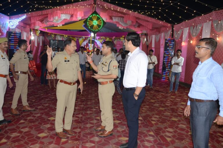 बागपत में दुर्गा पूजा पंडालों की सुरक्षा बढ़ी, डीएम-एसपी ने रात में किया निरीक्षण
