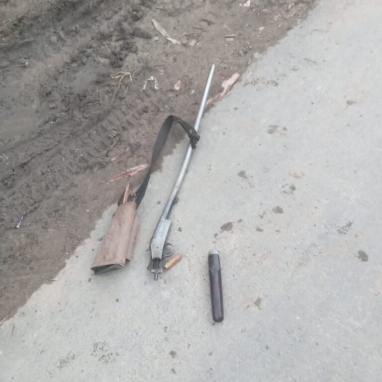गोबर रखने को लेकर खूनी विवाद! जौनपुर में लाइसेंसी राइफल से अधेड़ को मारी गोली, हालत गंभीर