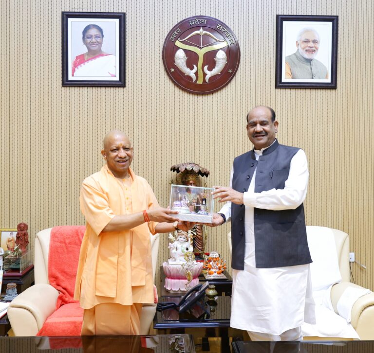 लखनऊ में CM योगी से मिले लोकसभा अध्यक्ष ओम बिरला, 5 कालिदास मार्ग पर हुई शिष्टाचार भेंट
