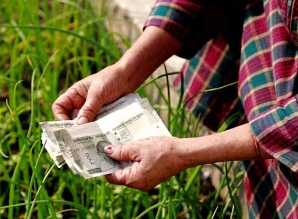दिवाली से पहले किसानों को मोदी सरकार का तोहफा: यूपी के 2.24 करोड़ किसानों के खाते में पहुंचे 4,482 करोड़ रुपये