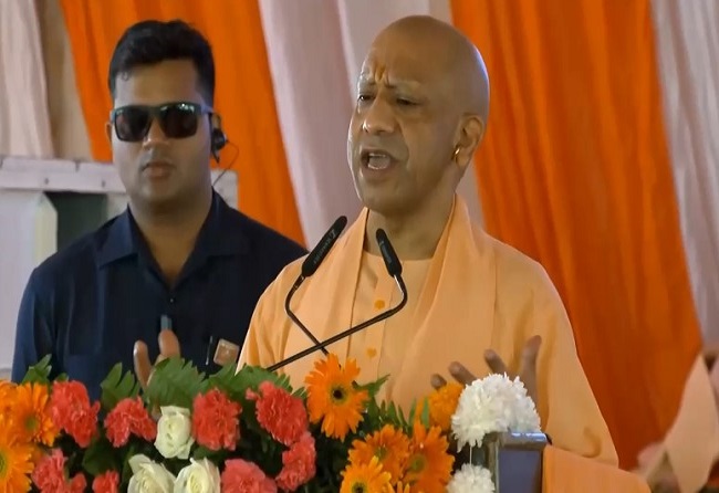 लखनऊ में सीएम योगी का बड़ा बयान: ‘मोदी ने असंभव को संभव बनाया’, 25 साल की जनसेवा पर गिनाईं उपलब्धियां