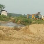 मीरापुर में दिन-रात अवैध खनन का खेल, वन विभाग ने JCB और मिट्टी से भरा ट्राला किया सीज