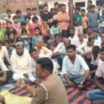 पुलिस पर युवकों को अवैध हिरासत में रखकर मारपीट का आरोप, योगेंद्र नगर में ग्रामीणों की पंचायत; आसपा ने जताया विरोध