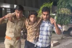 बुढ़ाना में कॉलेज जाती छात्रा से छेड़छाड़ और मारपीट का वीडियो वायरल, आरोपी गिरफ्तार-पुलिस के कंधों के सहारे चलता दिखा युवक