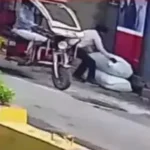मुजफ्फरनगर में ई-रिक्शा से आए चोरों का कारनामा! दुकान के बाहर से 50 हजार के कपड़ों के गट्ठर उठाए, CCTV में कैद वारदात