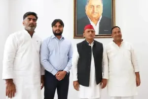 2027 से पहले पश्चिमी यूपी में सियासी हलचल तेज! अखिलेश यादव से मिले दारा सिंह प्रजापति, चरथावल में भी दल-बदल की चर्चाएं