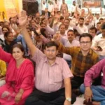 मुजफ्फरनगर में NHM संविदा स्वास्थ्य कर्मियों का धरना पांचवें दिन भी जारी, नियमितीकरण की मांग; बरेली प्रकरण पर कार्रवाई की मांग