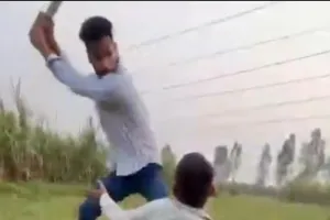 मुजफ्फरनगर में खेतों के बीच मनीष तोमर को घेरकर बेरहमी से पीटा, हाथ जोड़कर मांगता रहा रहम; वीडियो वायरल, दो आरोपी गिरफ्तार