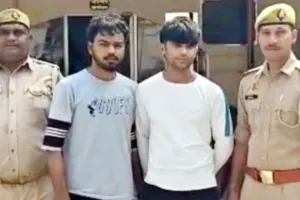 मीरापुर में पिज्जा कैफे के बाहर युवक को घेरकर पीटा, बाइक में भी तोड़फोड़; CCTV वायरल होते ही दो गिरफ्तार