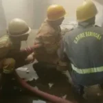मुजफ्फरनगर में बंद मकान में भीषण आग से मचा हड़कंप! छत का जाल तोड़कर घुसे दमकलकर्मी, लाखों का सामान राख