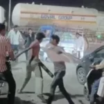 मुजफ्फरनगर में NH-58 पर बवाल! बिलासपुर कट पर युवकों में 10 मिनट तक चले लात-घूंसे, लगातार दूसरे दिन मारपीट का वीडियो वायरल