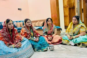 मुजफ्फरनगर में करवा चौथ पर बारिश बनी सुहागिनों की परीक्षा! दिनभर निर्जला व्रत, बादलों ने बढ़ाया चांद का इंतजार, छलनी से किए चंद्र दर्शन