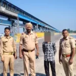 गंगा बैराज पर जिंदगी और मौत के बीच झूल रहा था युवक, रामराज पुलिस के 4 जवानों ने छलांग लगाने से पहले बचाई जान