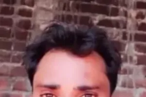 मुजफ्फरनगर के खेड़की गांव में सनसनी, चारा लेने गए मजदूर मोनू का गन्ने के खेत में पेड़ से लटका मिला शव