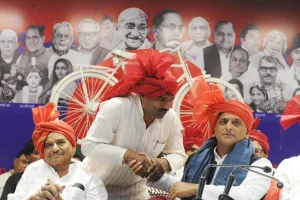 आजाद समाज पार्टी को झटका, कमल गौतम ने थामा सपा का दामन, अखिलेश को पुरकाजी से चुनाव लड़ाने की उठाई मांग