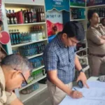 मुजफ्फरनगर में शराब की दुकानों पर आबकारी विभाग का छापा! POS मशीन से बिक्री, ओवररेटिंग और स्टॉक की हुई जांच