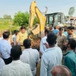 मुआवजे पर बवाल, बुलडोजर के सामने ग्रामीणों का विरोध; कैलापुर जसमौर में हाईवे चौड़ीकरण पर गरमाया माहौल