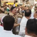 मुजफ्फरनगर MLC चुनाव में बवाल! DAV कॉलेज के गेट पर BJP-SP नेताओं में धक्का-मुक्की, मंत्री कपिलदेव अग्रवाल पर मतदान प्रभावित करने का आरोप