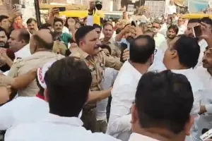 मुजफ्फरनगर MLC चुनाव में बवाल! DAV कॉलेज के गेट पर BJP-SP नेताओं में धक्का-मुक्की, मंत्री कपिलदेव अग्रवाल पर मतदान प्रभावित करने का आरोप